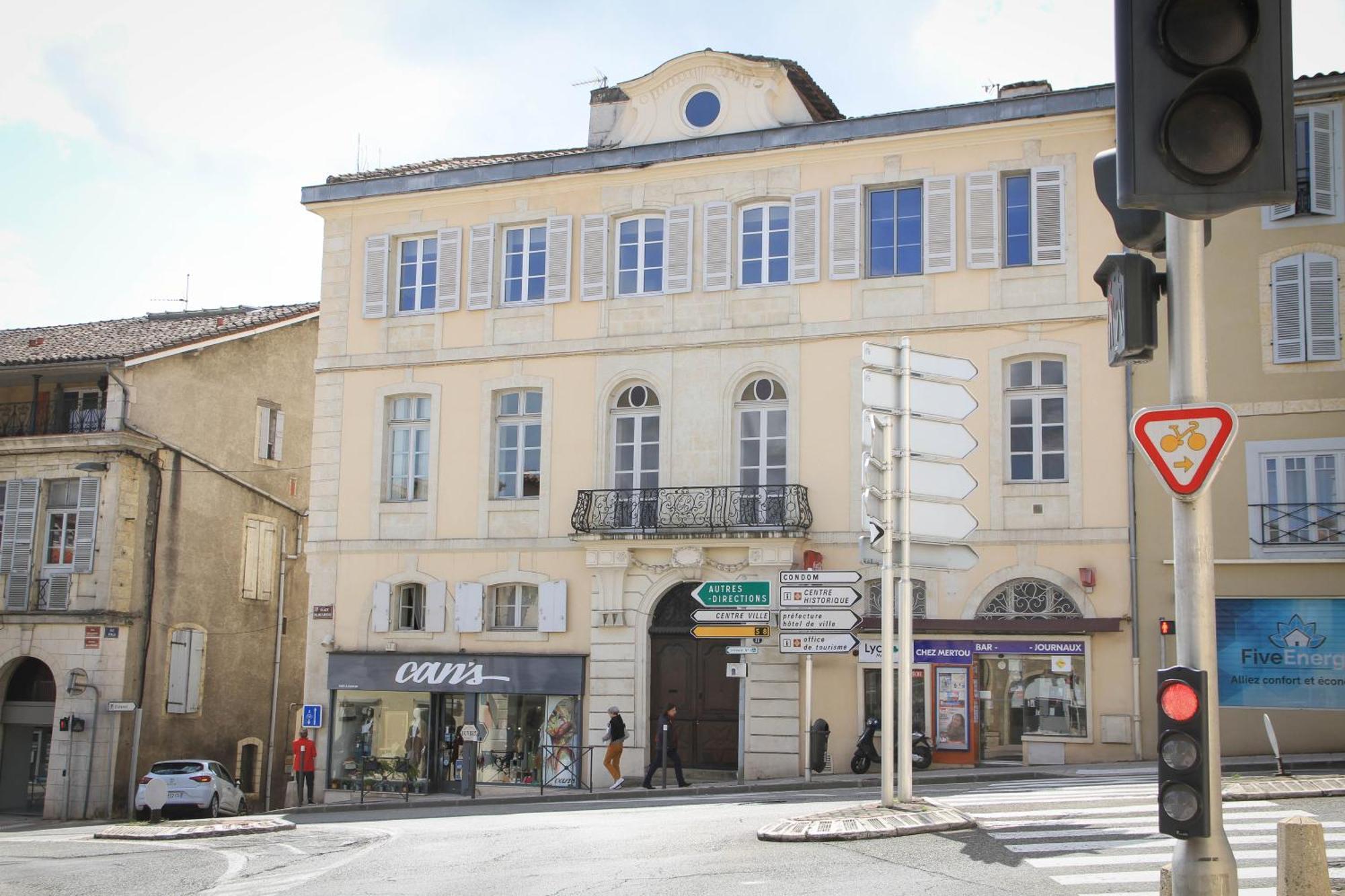 Villaret - Tres Spacieux En Coeur De Ville オーシュ エクステリア 写真